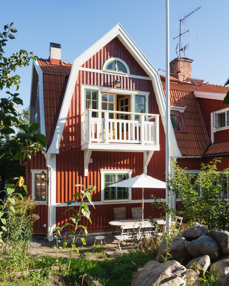 Tillbyggnad i två plan på ett hus på Lidingö